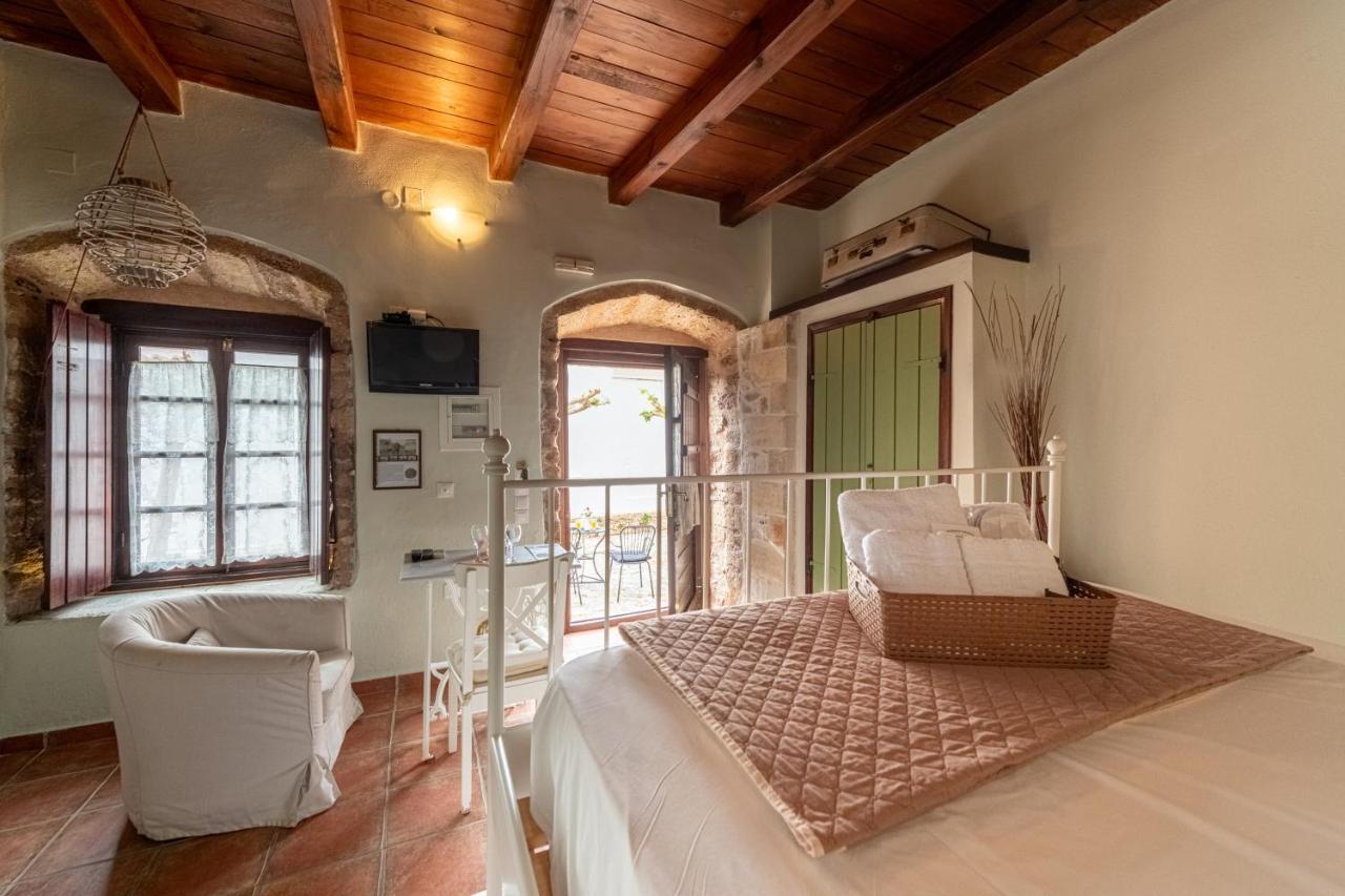 Guesthouse Kellia โมเน็มวาซี ภายนอก รูปภาพ